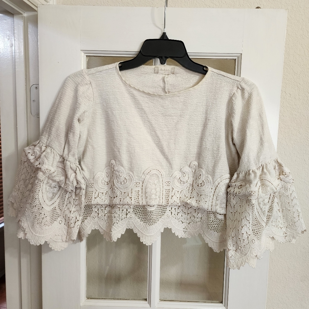 Altar’d State Ivory Lace Crochet Bell Sleeve Boho Cropped Top Style NT-19110